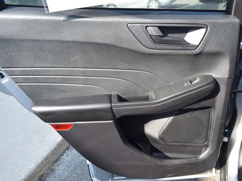 Used 2022 Ford Escape SE w/ SE Sport Appearance Package AWD/4WD image 32