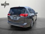 Used 2018 Chrysler Pacifica Limited image 3