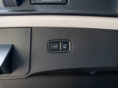 Used 2025 Porsche Cayenne Turbo image 34