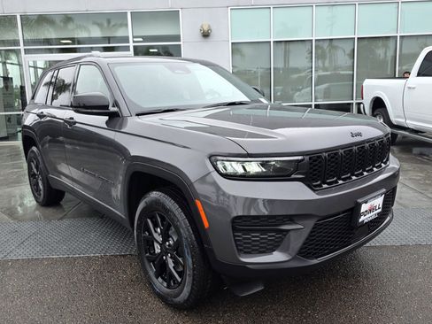 New 2025 Jeep Grand Cherokee Altitude image 6