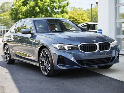Used 2025 BMW 330i Sedan w/ M Sport Package RWD image 2