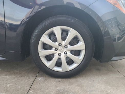 Used 2022 Toyota Corolla LE image 9