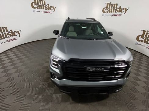 Used 2026 GMC Terrain Elevation w/ Elevation Premium Package image 3