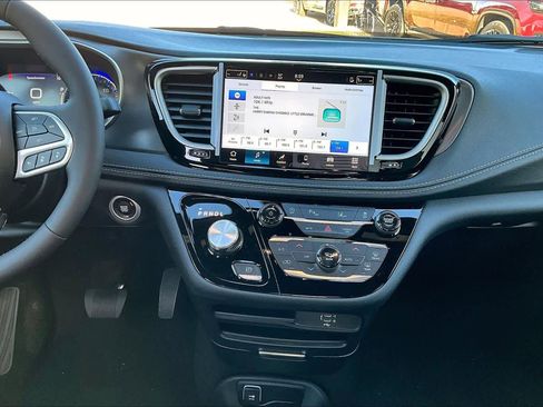 New 2026 Chrysler Pacifica Select image 7