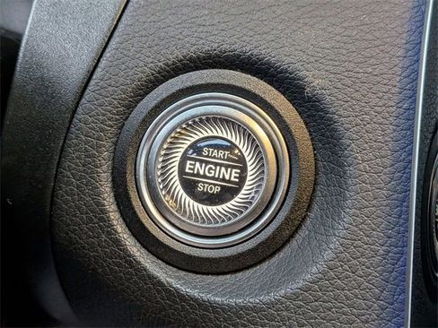 Used 2022 Mercedes-Benz GLC 300 4MATIC image 21