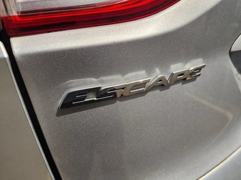 Used 2016 Ford Escape SE w/ Equipment Group 201A FWD image 7