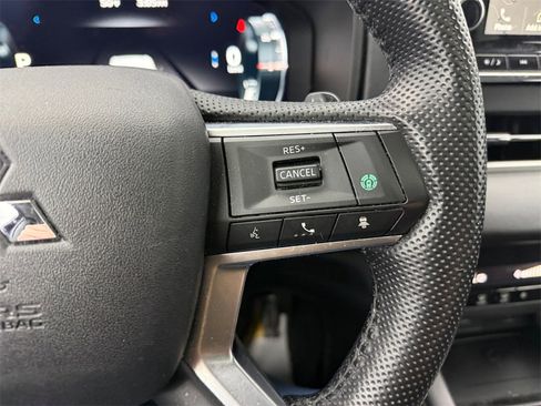 Used 2022 Mitsubishi Outlander SE image 35