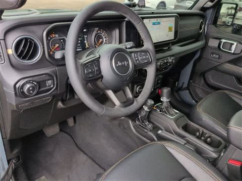 Used 2025 Jeep Gladiator Sport image 10