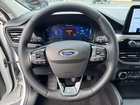 Used 2022 Ford Escape Titanium FWD image 14