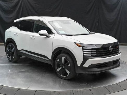 New 2025 Nissan Kicks SR image 2