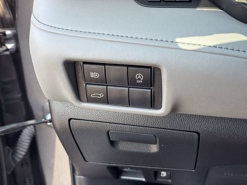 Certified 2024 Toyota Highlander XLE FWD image 33