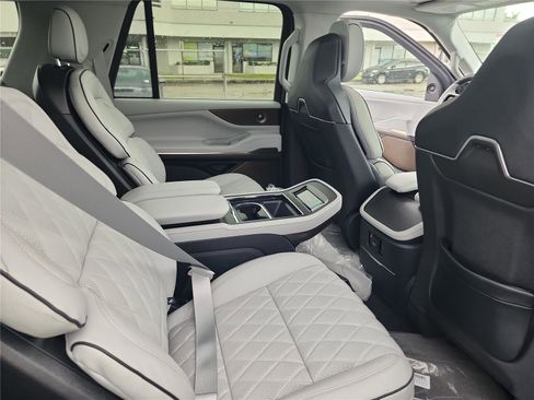 New 2026 Lincoln Navigator L Black Label AWD/4WD image 23