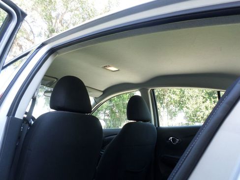 Used 2014 Nissan Versa SV image 9