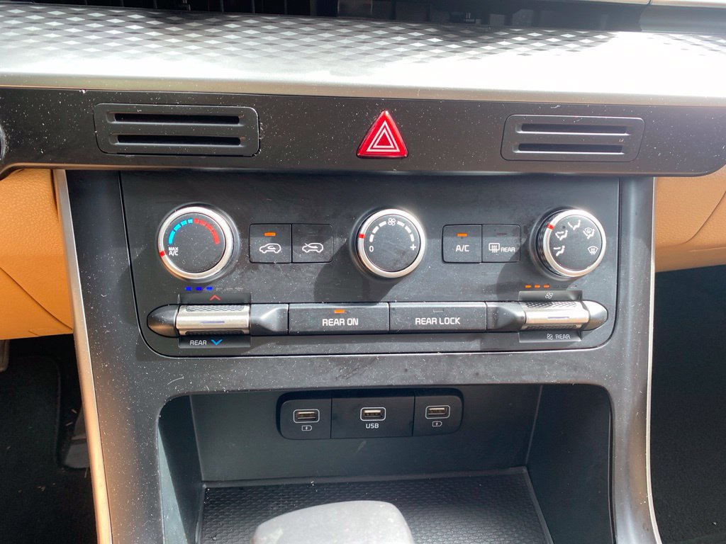 Certified 2024 Kia Carnival LX FWD image 17