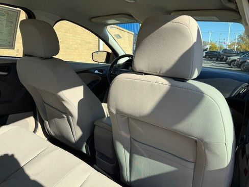 Used 2015 Ford Focus SE w/ SE Sport Package image 16