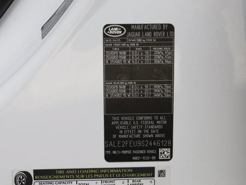 Certified 2025 Land Rover Defender 130 X-Dynamic SE AWD/4WD image 25