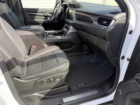 Used 2021 GMC Yukon Denali w/ Denali Premium Package image 35