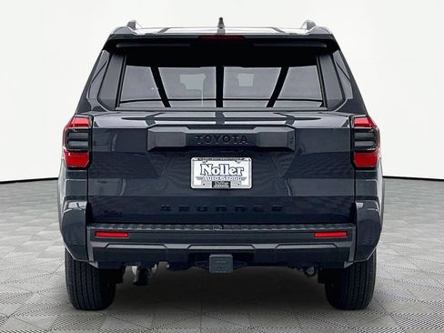Used 2025 Toyota 4Runner SR5 AWD/4WD image 4