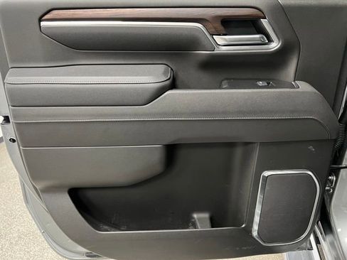 Used 2025 GMC Sierra 3500 SLT w/ SLT Premium Package image 38