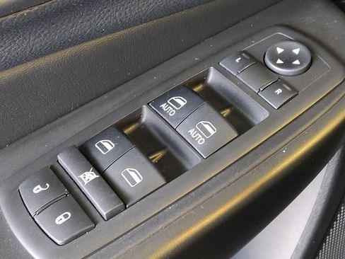 Used 2019 Jeep Cherokee Trailhawk image 27