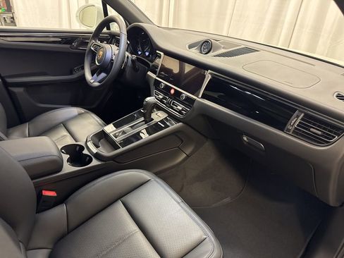 Used 2026 Porsche Macan AWD/4WD image 30
