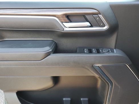 Used 2025 Chevrolet Silverado 1500 LT RWD image 17