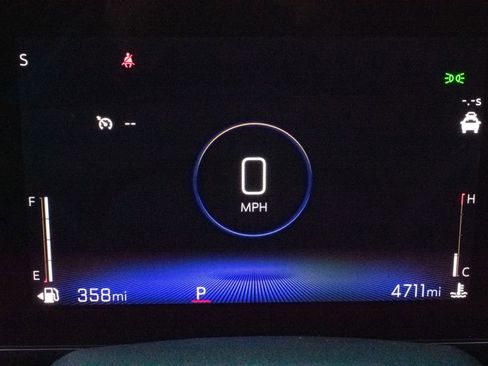 Used 2025 Chevrolet Trax RS image 11