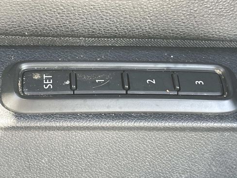 Used 2019 Volkswagen Jetta SEL Premium FWD image 18