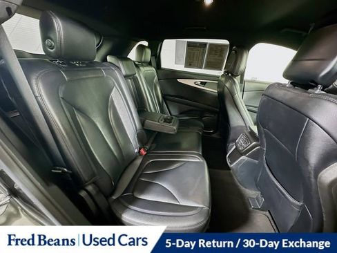 Used 2020 Lincoln Nautilus Premier image 28