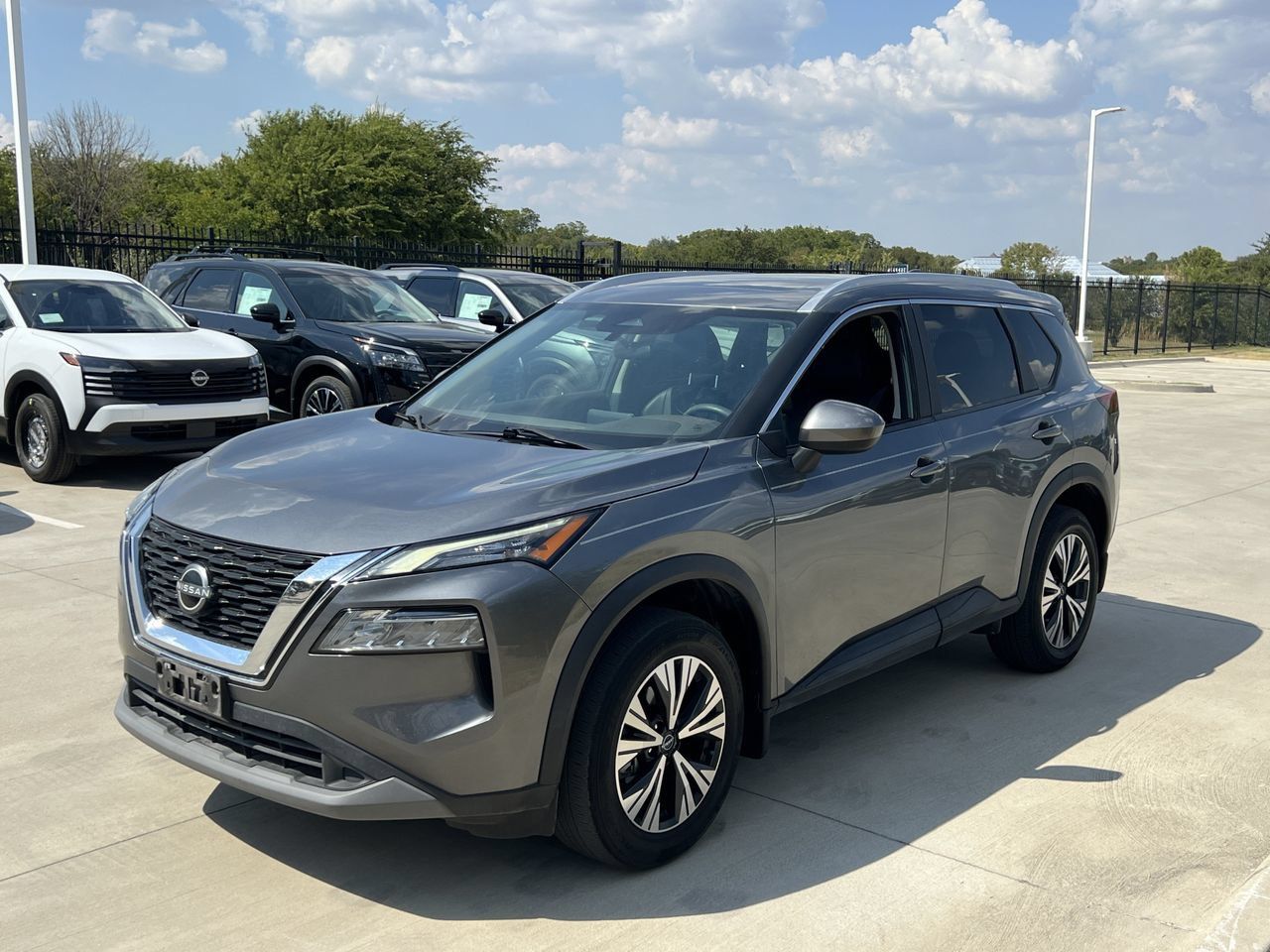 Used 2023 Nissan Rogue SV w/ SV Premium B Package FWD image 1