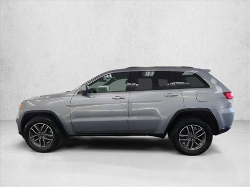 Used 2020 Jeep Grand Cherokee Laredo w/ 18" Wheel & 8.4" Radio Group AWD/4WD image 9