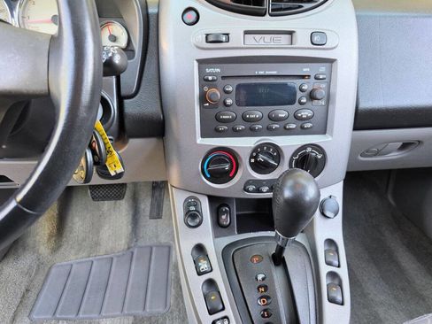 Used 2004 Saturn Vue AWD V6 w/ Comfort Pkg image 12