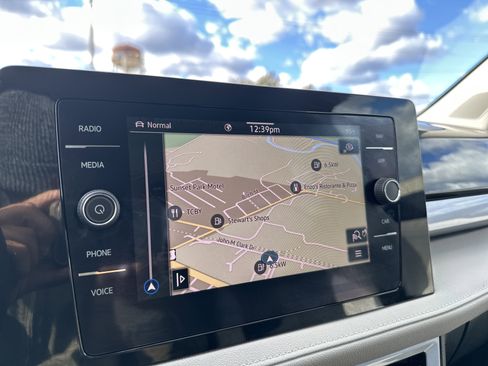 Certified 2025 Volkswagen Taos SEL w/ Black Wheel Plus Package image 20