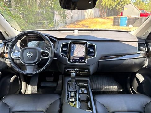 Used 2018 Volvo XC90 T6 Momentum w/ Convenience Package AWD/4WD image 11