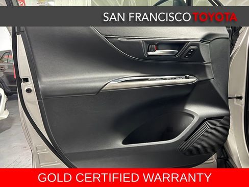 Certified 2021 Toyota Venza XLE image 38