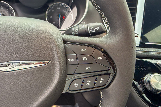 New 2026 Chrysler Pacifica Select FWD image 35