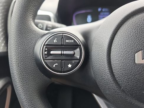 Certified 2025 Kia Soul LX w/ LX Technology Package FWD image 18