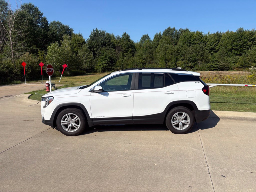 Used 2023 GMC Terrain SLE w/ Driver Convenience Package FWD image 6