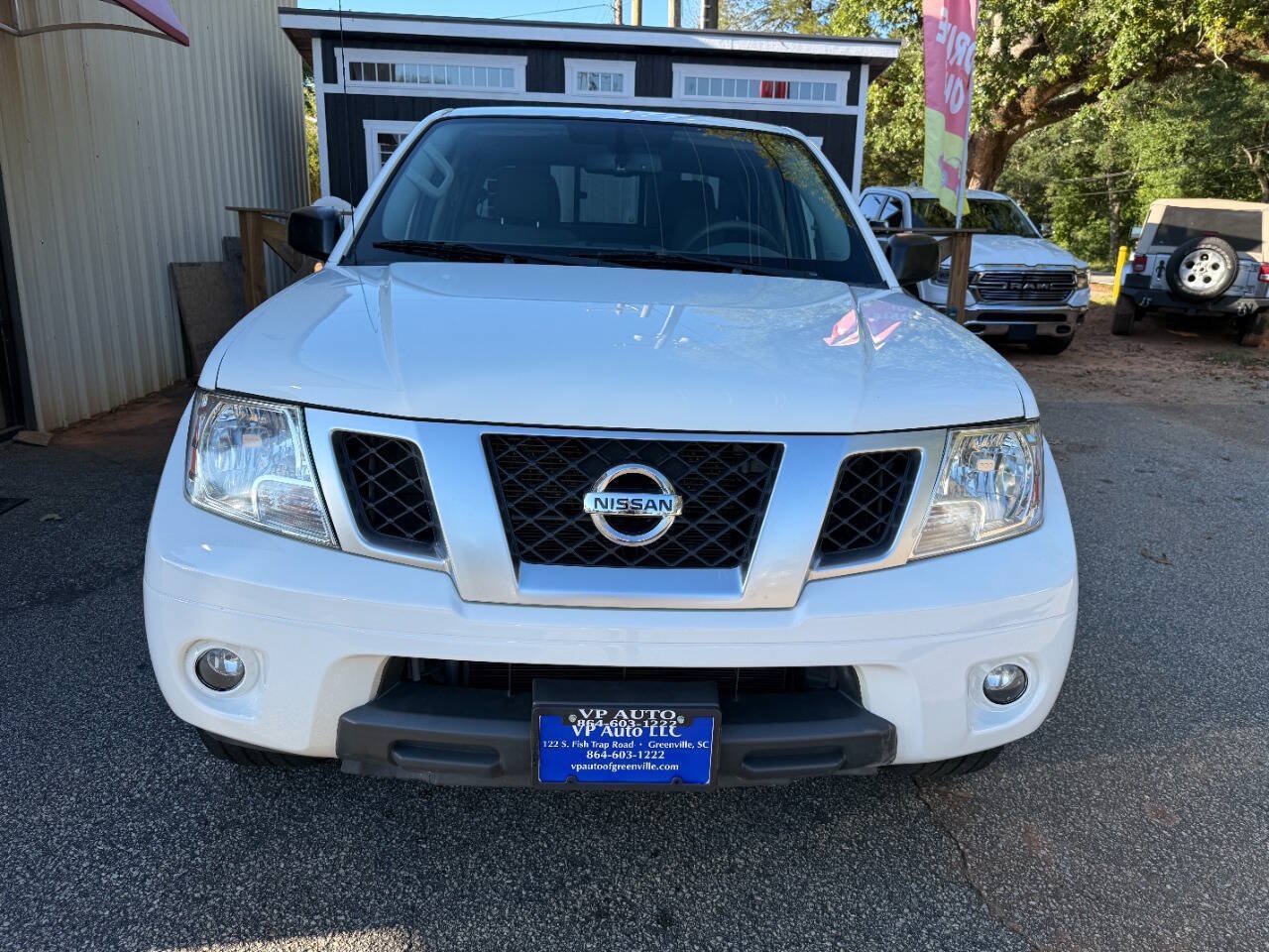 Used 2020 Nissan Frontier SV RWD image 2
