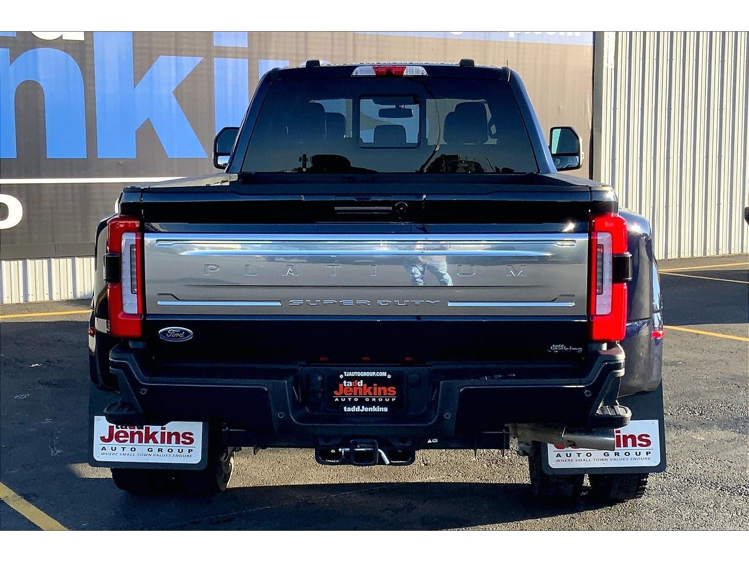 Used 2024 Ford F450 Platinum w/ FX4 Off-Road Package AWD/4WD image 4
