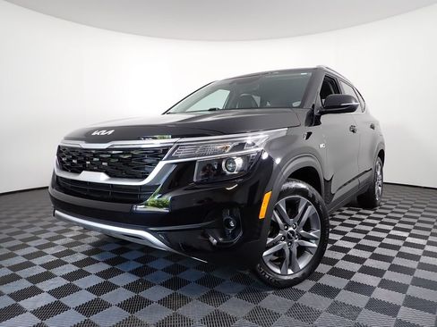 Used 2023 Kia Seltos S AWD/4WD image 2