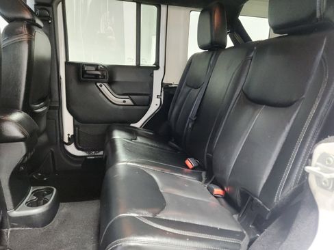 Used 2018 Jeep Wrangler Unlimited Sahara image 13