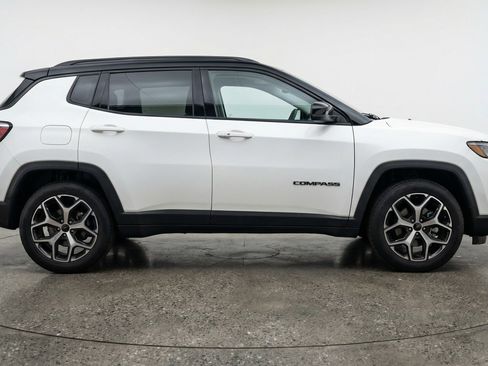 Used 2025 Jeep Compass Limited image 11