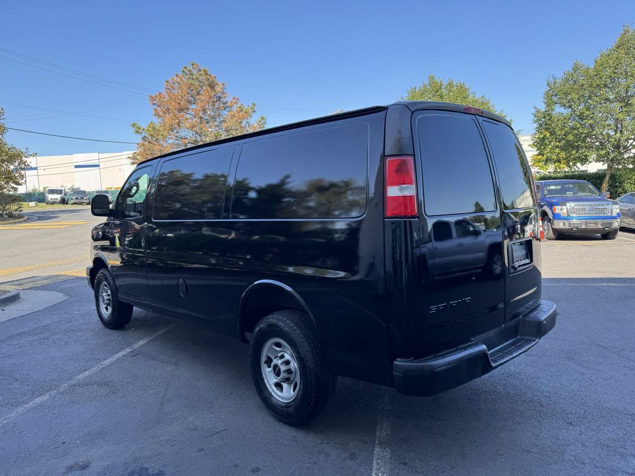 Used 2020 GMC Savana 2500 RWD image 21