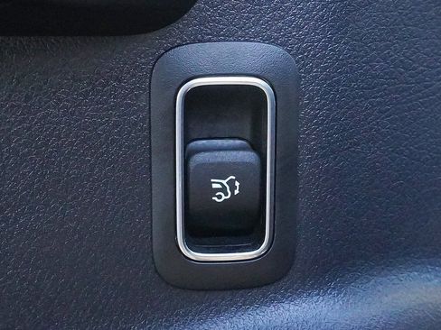 Used 2025 Mercedes-Benz GLB 250 4MATIC image 44