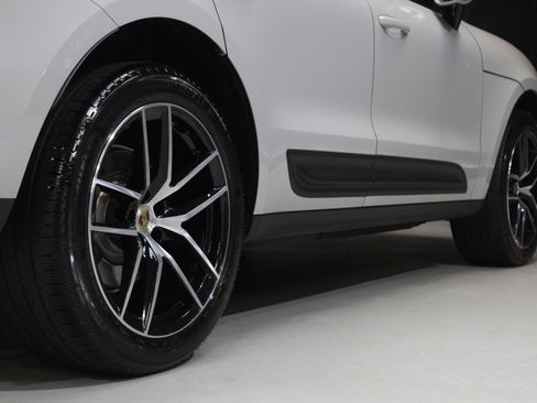 Used 2025 Porsche Macan w/ Premium Package Plus AWD/4WD image 19