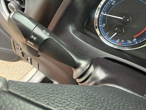 Used 2018 Toyota Corolla XLE FWD image 31