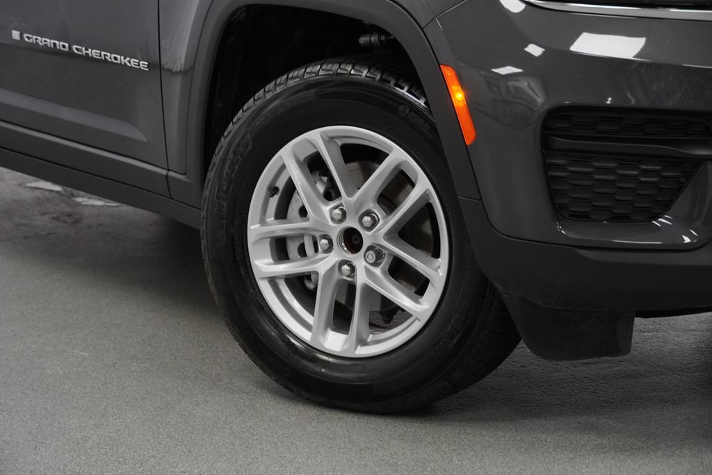 Certified 2025 Jeep Grand Cherokee Laredo X AWD/4WD image 8