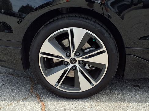 Used 2025 Audi A6 e-tron Premium Plus w/ Premium Plus RWD image 4