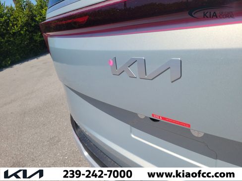 New 2026 Kia Carnival EX FWD image 10